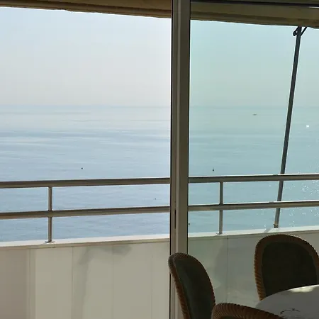 Lägenhet Sea View Penthouses Finikoudes Larnaca